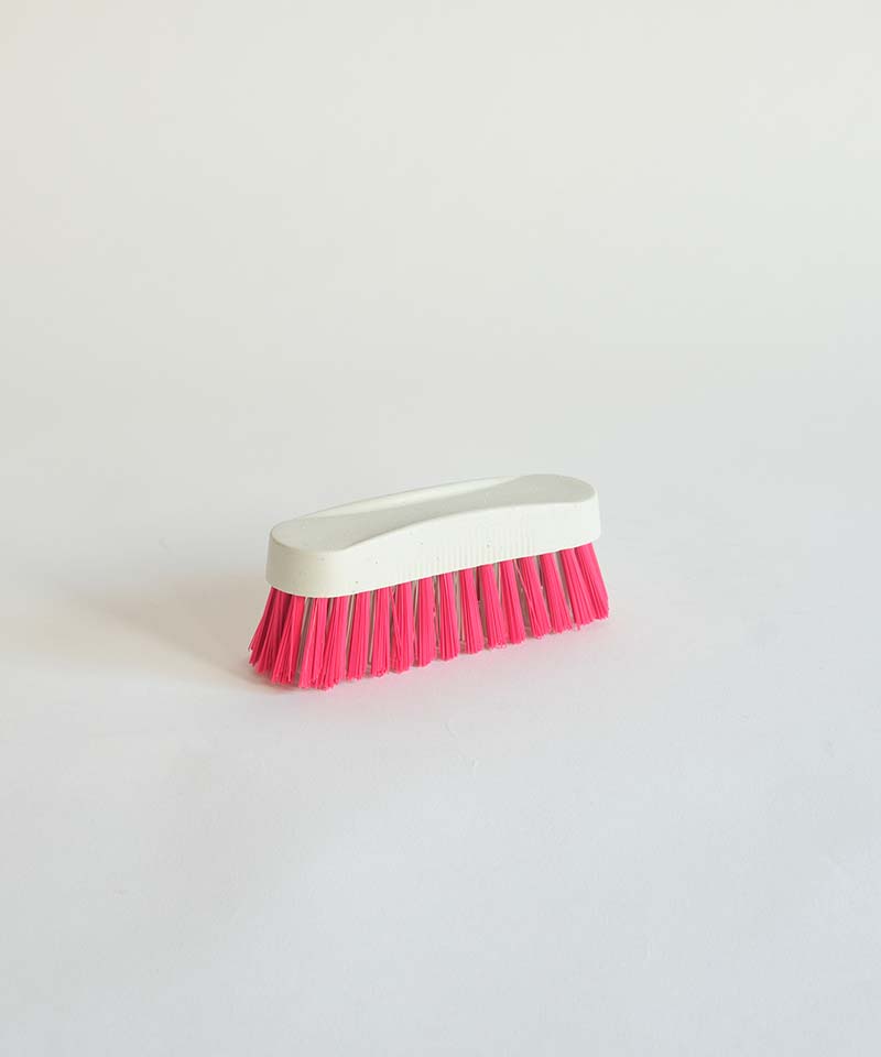 Small Scrubbing Brush / Pan After / Butaque