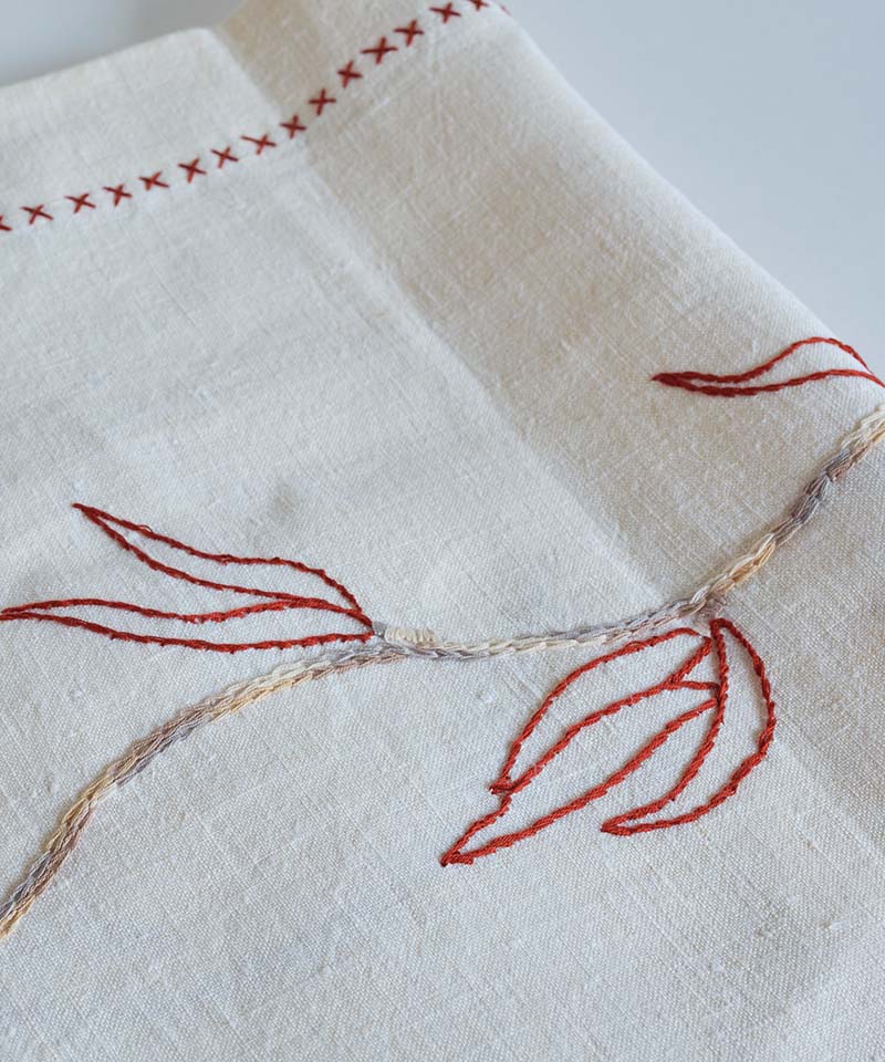 Picante de la Casa Table Runner